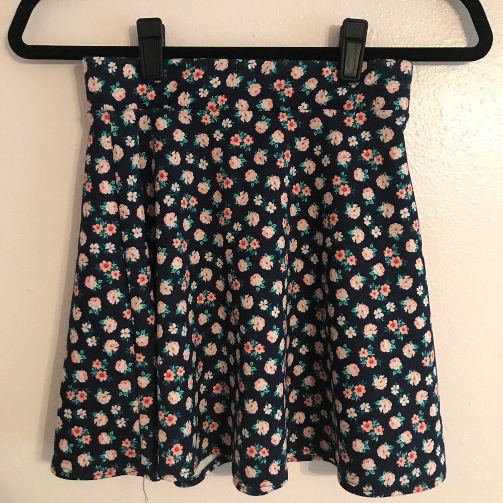 Floral mini skirt